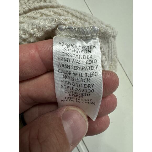 She + Sky Oversized Waffle Knit Twist Back Tan Sweatshirt Size Small - Picture 3 of 5